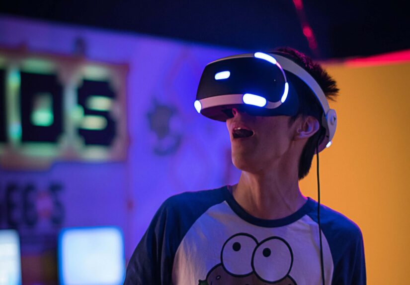 tech-technology-vr-vr-headset-headset-boy-1629858-pxhere.com